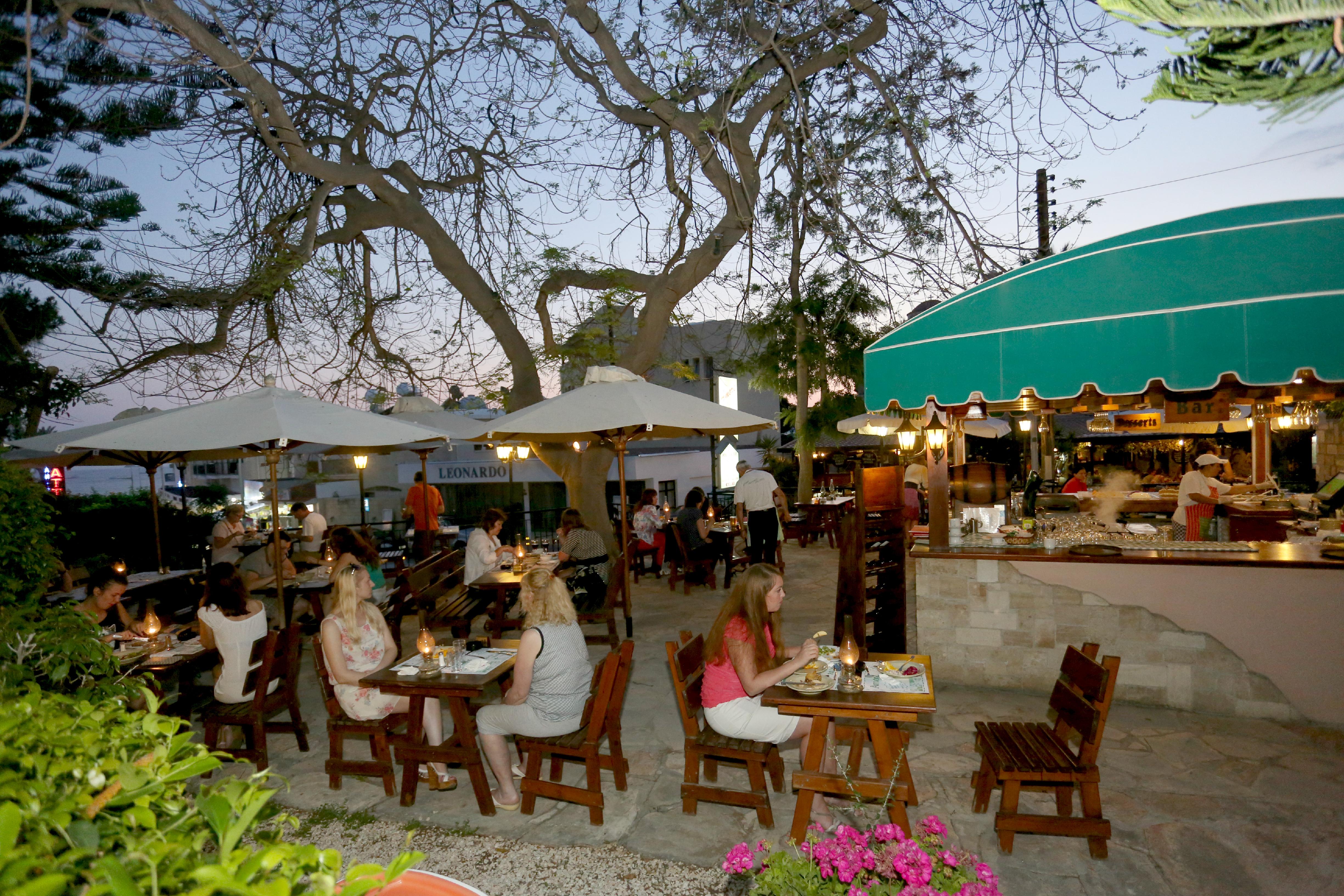 Dionysos Central Paphos Eksteriør bilde
